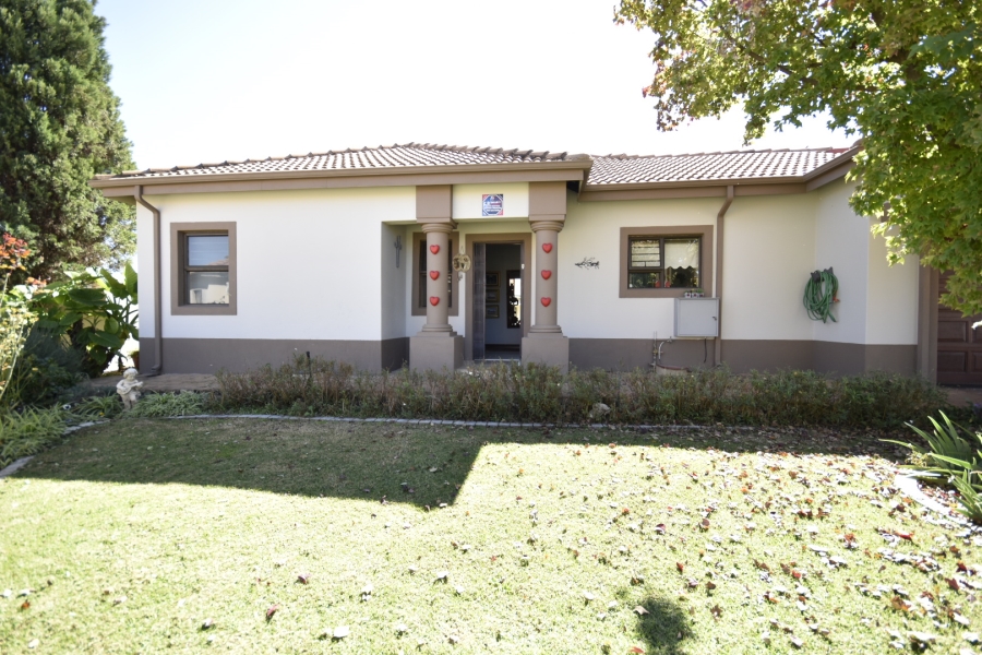 2 Bedroom Property for Sale in Waterberry Estate North West